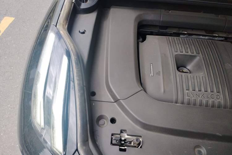 Used Lynk & Co 09 EM-P 2024 2.0TD EM-P Four-Wheel Drive HALO Six-Seater Engine Bay Right