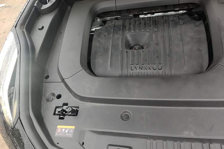 Used Lynk & Co 09 EM-P 2024 2.0TD EM-P Four-Wheel Drive HALO Six-Seater Engine Bay Right