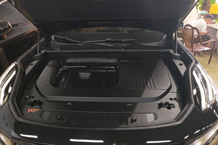 Used Lynk & Co 09 EM-P 2024 2.0TD EM-P Four-Wheel Drive HALO Six-Seater Engine Bay