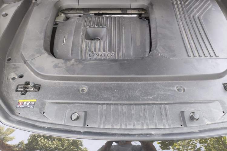 Used Lynk & Co 09 EM-P 2024 2.0TD EM-P Four-Wheel Drive ULTRA Six-Seater Engine Bay