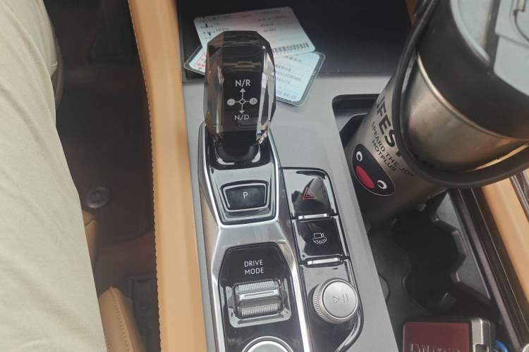 Used Lynk & Co 09 EM-P 2024 2.0TD EM-P Four-Wheel Drive PRO Seven-Seater Gear Lever