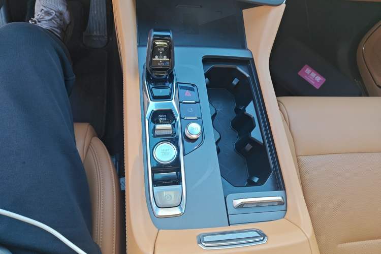Used Lynk & Co 09 EM-P 2024 2.0TD EM-P Four-Wheel Drive HALO Six-Seater Gear Lever