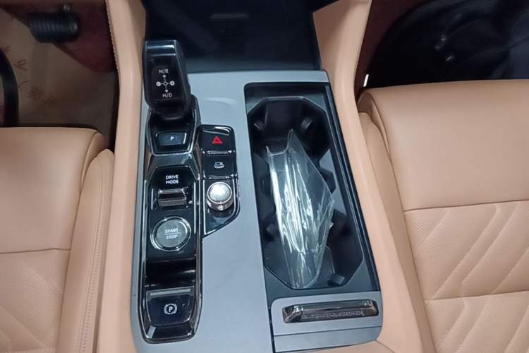 Used Lynk & Co 09 EM-P 2024 2.0TD EM-P Four-Wheel Drive HALO Six-Seater Gear Lever
