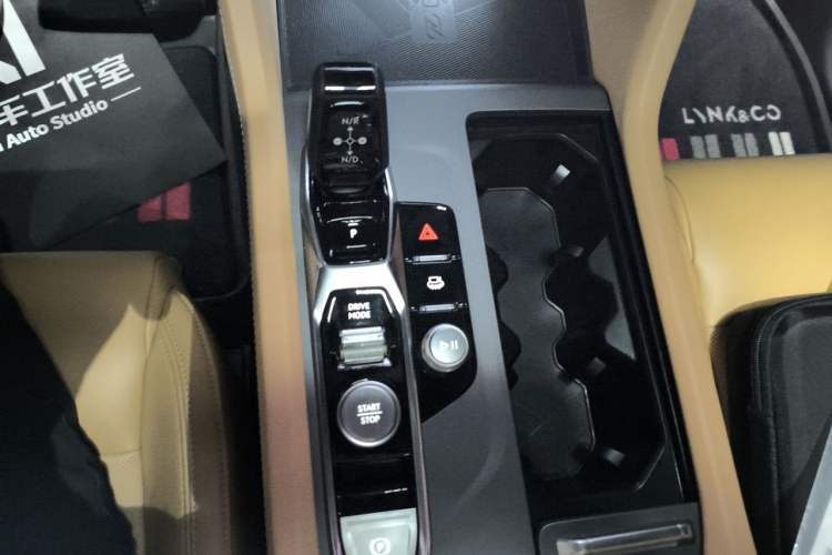 Used Lynk & Co 09 EM-P 2024 2.0TD EM-P Four-Wheel Drive ULTRA Six-Seater Gear Lever