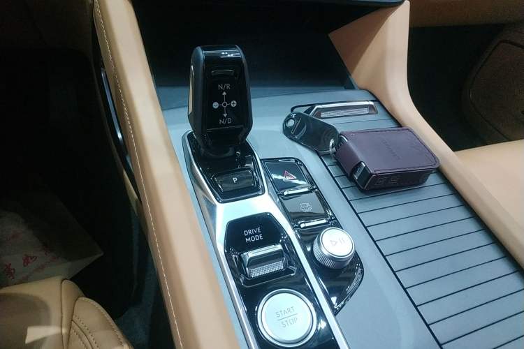Used Lynk & Co 09 EM-P 2024 2.0TD EM-P Four-Wheel Drive HALO Six-Seater Gear Lever