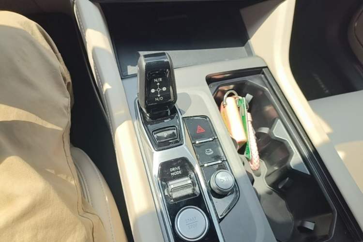 Used Lynk & Co 09 EM-P 2024 2.0TD EM-P Four-Wheel Drive ULTRA Six-Seater Gear Lever