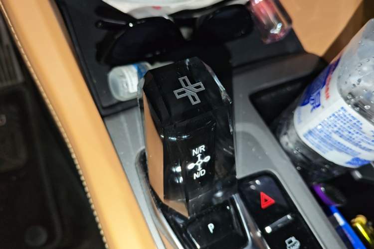 Used Lynk & Co 09 EM-P 2024 2.0TD EM-P Four-Wheel Drive ULTRA Six-Seater Gear Lever
