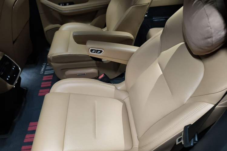 Used Lynk & Co 09 EM-P 2024 2.0TD EM-P Four-Wheel Drive ULTRA Six-Seater Left Rear Seat