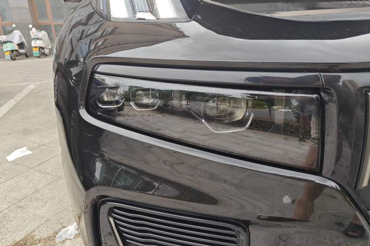 Used Lynk & Co 09 EM-P 2024 2.0TD EM-P Four-Wheel Drive PRO Seven-Seater Right Front Headlight