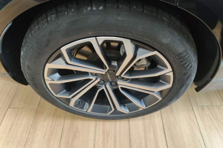 Used Lynk & Co 09 EM-P 2024 2.0TD EM-P Four-Wheel Drive ULTRA Six-Seater Right Rear Wheel Hub
