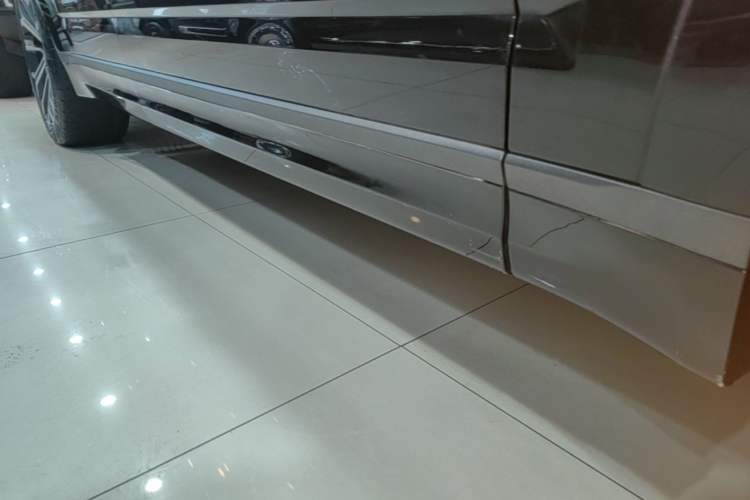 Used Lynk & Co 09 EM-P 2024 2.0TD EM-P Four-Wheel Drive ULTRA Six-Seater Right Side Sill