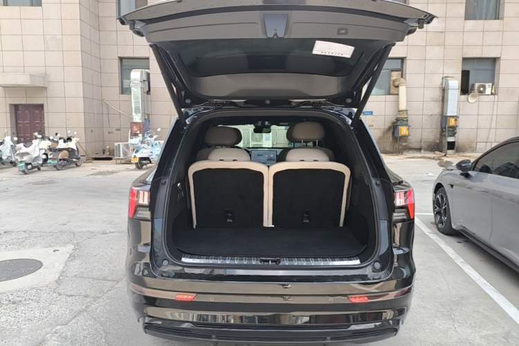 Used Lynk & Co 09 EM-P 2024 2.0TD EM-P Four-Wheel Drive ULTRA Six-Seater Trunk