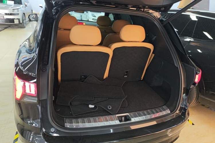 Used Lynk & Co 09 EM-P 2024 2.0TD EM-P Four-Wheel Drive HALO Six-Seater Trunk
