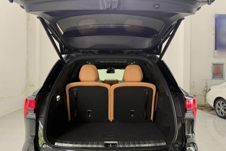 Used Lynk & Co 09 EM-P 2024 2.0TD EM-P Four-Wheel Drive PRO Seven-Seater Trunk