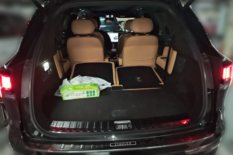 Used Lynk & Co 09 EM-P 2024 2.0TD EM-P Four-Wheel Drive ULTRA Six-Seater Trunk
