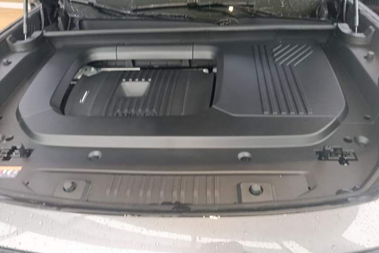 Used Lynk & Co 09 EM-P 2024 2.0TD EM-P Four-Wheel Drive ULTRA Six-Seater Engine Bay