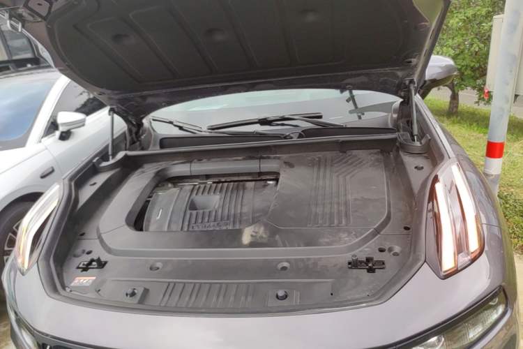 Used Lynk & Co 09 EM-P 2024 2.0TD EM-P Four-Wheel Drive HALO Six-Seater Engine Bay