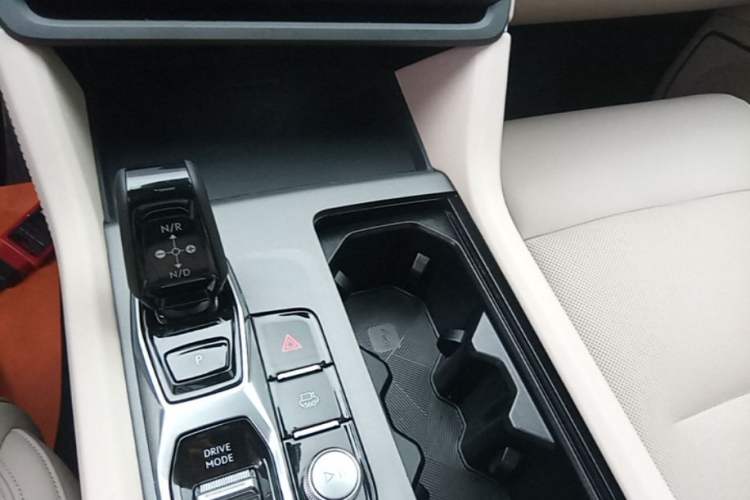 Used Lynk & Co 09 EM-P 2024 2.0TD EM-P Four-Wheel Drive HALO Six-Seater Gear Lever