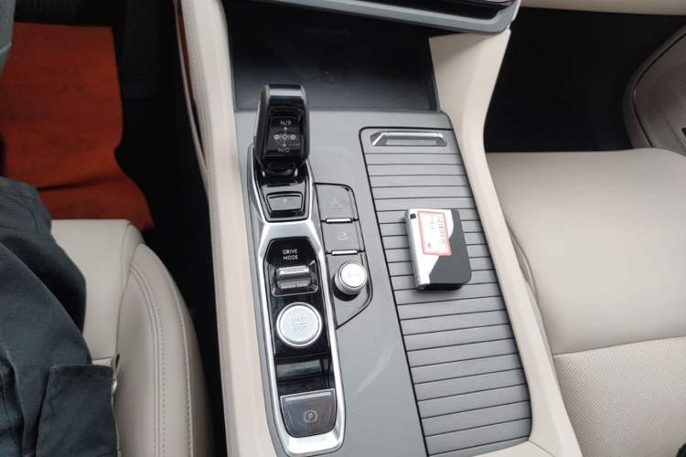 Used Lynk & Co 09 EM-P 2024 2.0TD EM-P Four-Wheel Drive HALO Six-Seater Gear Lever