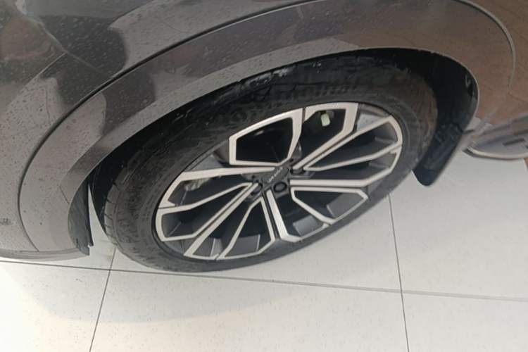 Used Lynk & Co 09 EM-P 2024 2.0TD EM-P Four-Wheel Drive ULTRA Six-Seater Left Front Wheel Hub