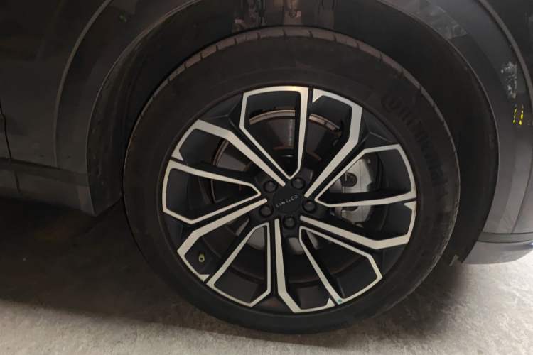 Used Lynk & Co 09 EM-P 2024 2.0TD EM-P Four-Wheel Drive ULTRA Six-Seater Right Front Wheel Hub