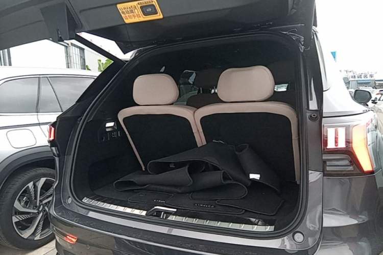 Used Lynk & Co 09 EM-P 2024 2.0TD EM-P Four-Wheel Drive HALO Six-Seater Trunk