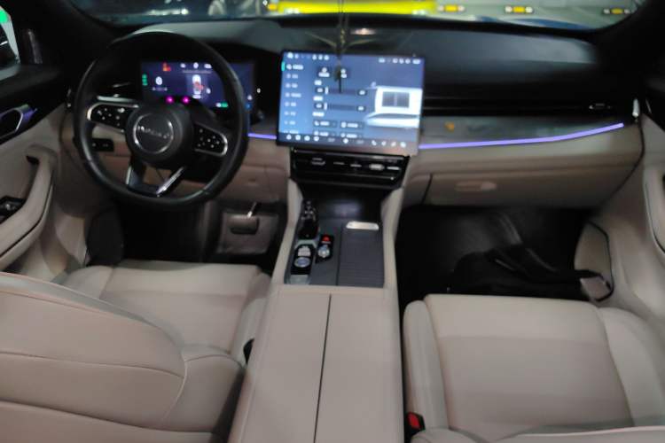 Used Lynk & Co 09 EM-P 2024 2.0TD EM-P Four-Wheel Drive ULTRA Six-Seater Center Console