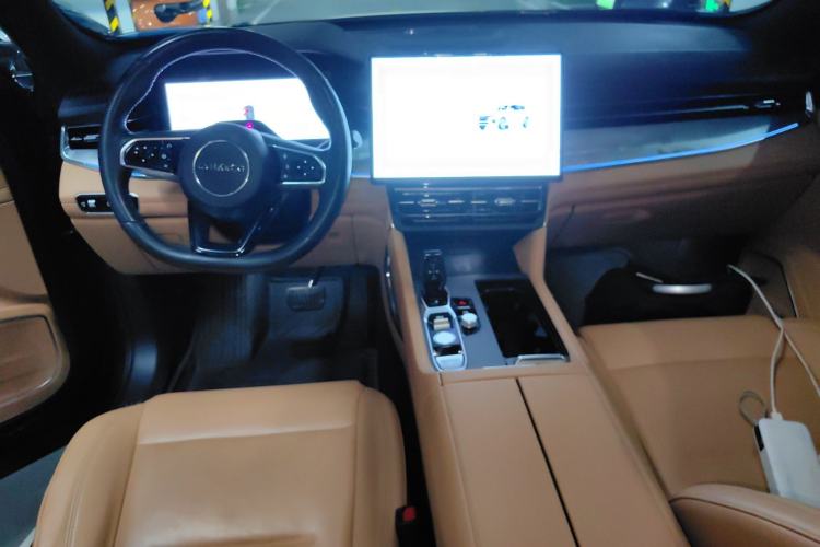 Used Lynk & Co 09 EM-P 2024 2.0TD EM-P Four-Wheel Drive ULTRA Six-Seater Center Console