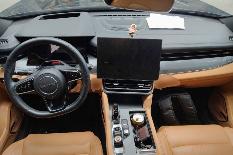 Used Lynk & Co 09 EM-P 2024 2.0TD EM-P Four-Wheel Drive ULTRA Six-Seater Center Console