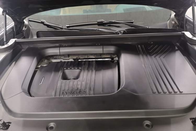Used Lynk & Co 09 EM-P 2024 2.0TD EM-P Four-Wheel Drive ULTRA Six-Seater Engine Bay