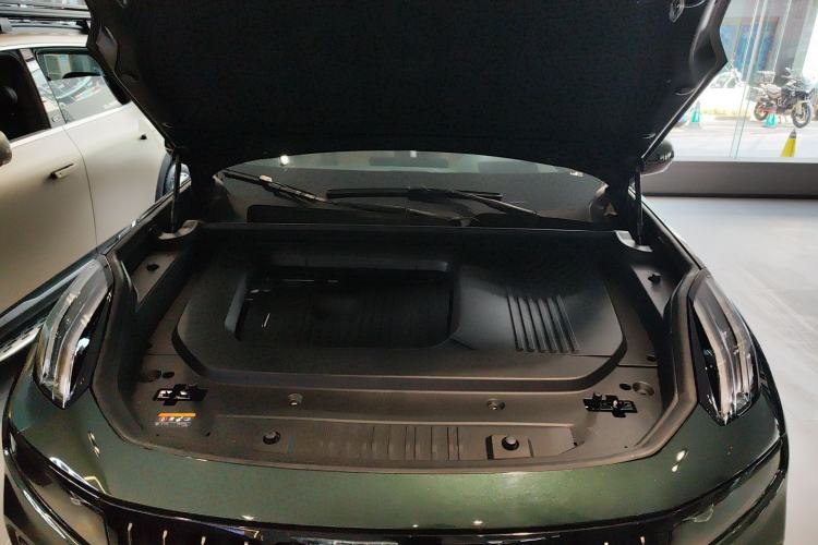 Used Lynk & Co 09 EM-P 2024 2.0TD EM-P Four-Wheel Drive ULTRA Six-Seater Engine Bay