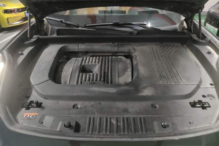 Used Lynk & Co 09 EM-P 2024 2.0TD EM-P Four-Wheel Drive ULTRA Six-Seater Engine Bay