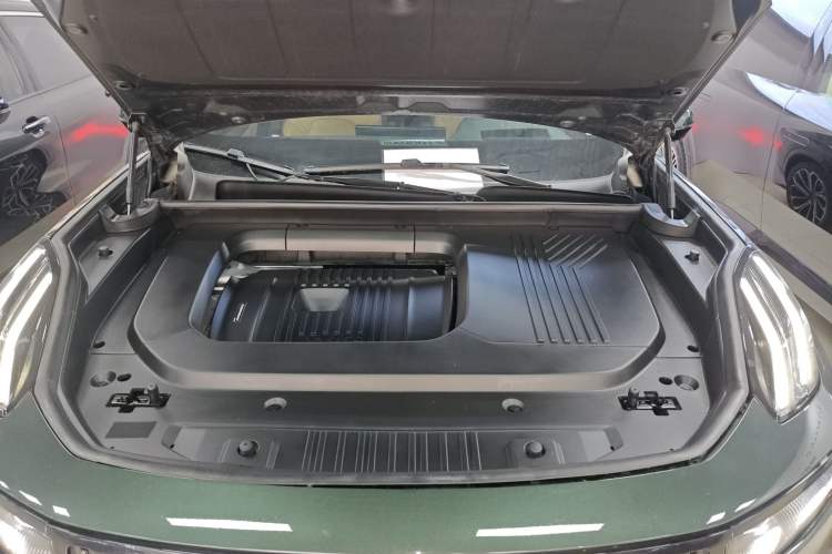 Used Lynk & Co 09 EM-P 2024 2.0TD EM-P Four-Wheel Drive ULTRA Six-Seater Engine Bay
