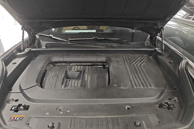 Used Lynk & Co 09 EM-P 2024 2.0TD EM-P Four-Wheel Drive ULTRA Six-Seater Engine Bay