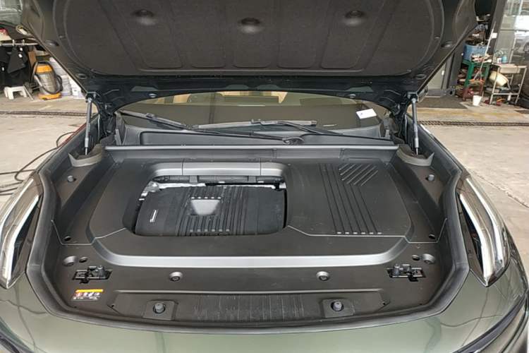 Used Lynk & Co 09 EM-P 2024 2.0TD EM-P Four-Wheel Drive ULTRA Six-Seater Engine Bay