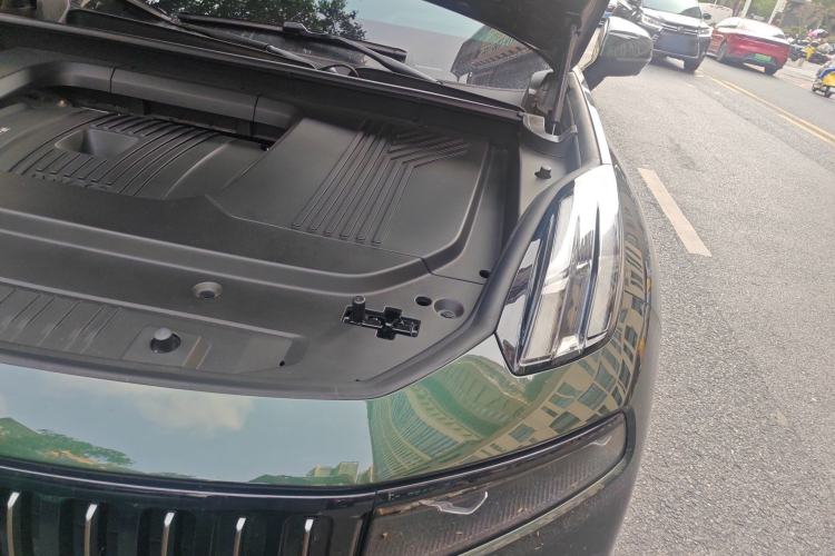 Used Lynk & Co 09 EM-P 2024 2.0TD EM-P Four-Wheel Drive PRO Seven-Seater Engine Bay Left