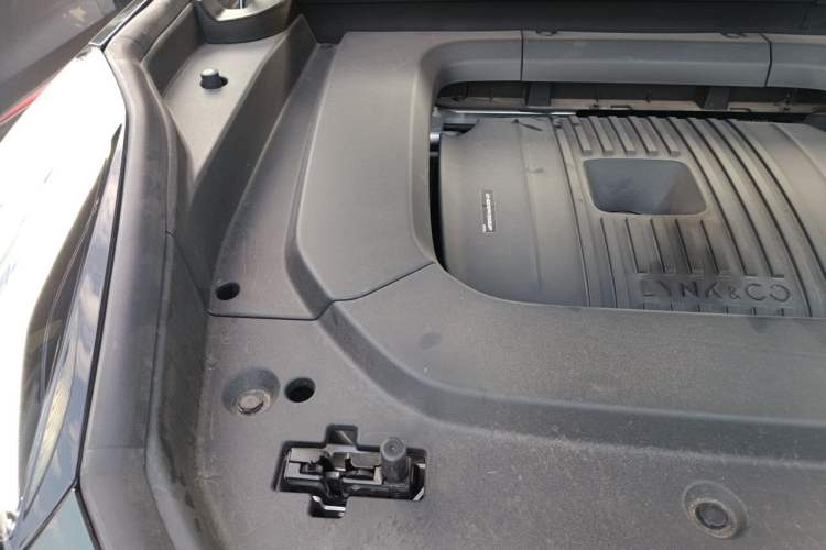 Used Lynk & Co 09 EM-P 2024 2.0TD EM-P Four-Wheel Drive ULTRA Six-Seater Engine Bay Right