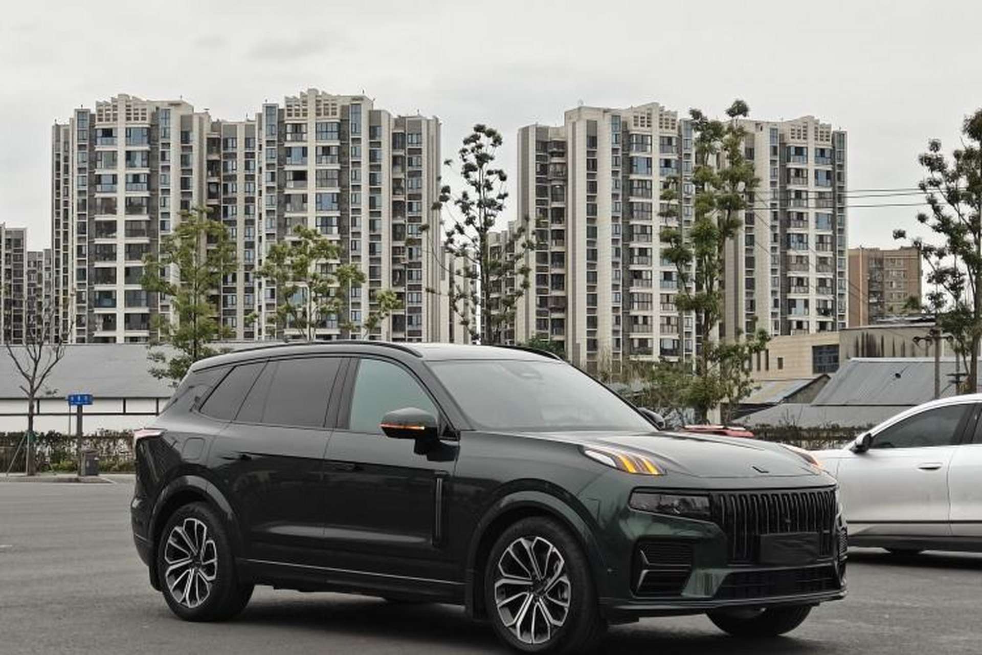Used Lynk & Co 09 EM-P 2024 2.0TD EM-P Four-Wheel Drive ULTRA Six-Seater Exterior 3