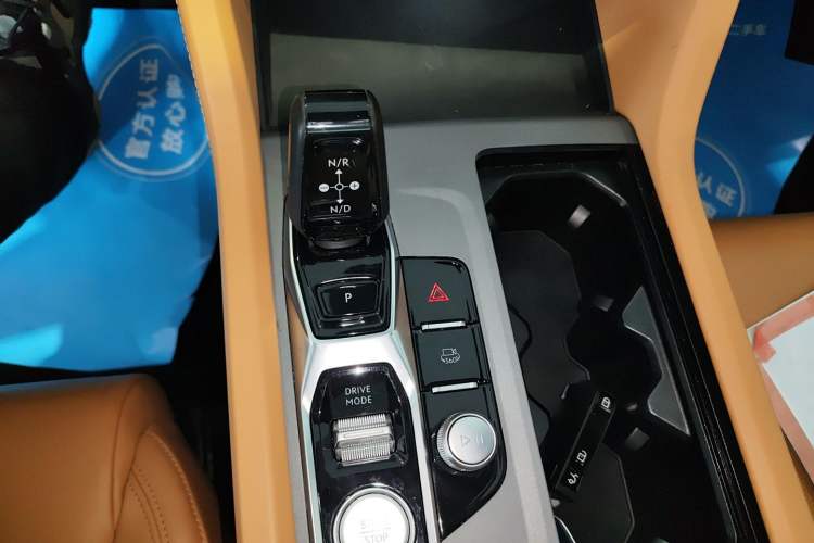 Used Lynk & Co 09 EM-P 2024 2.0TD EM-P Four-Wheel Drive ULTRA Six-Seater Gear Lever