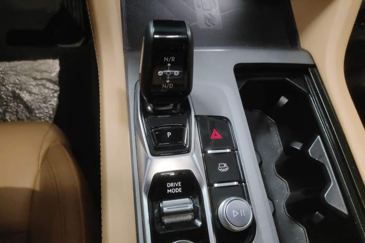 Used Lynk & Co 09 EM-P 2024 2.0TD EM-P Four-Wheel Drive ULTRA Six-Seater Gear Lever