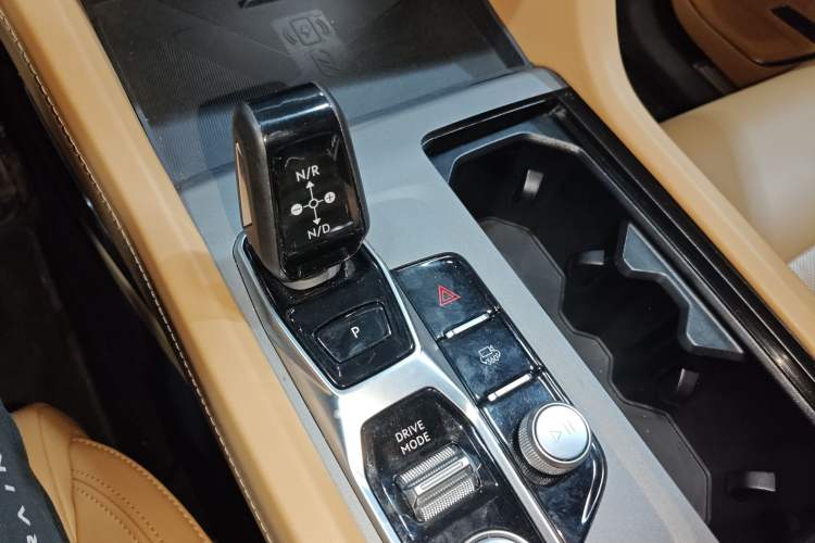 Used Lynk & Co 09 EM-P 2024 2.0TD EM-P Four-Wheel Drive ULTRA Six-Seater Gear Lever