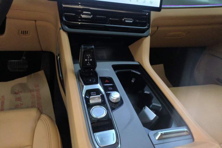 Used Lynk & Co 09 EM-P 2024 2.0TD EM-P Four-Wheel Drive ULTRA Six-Seater Gear Lever