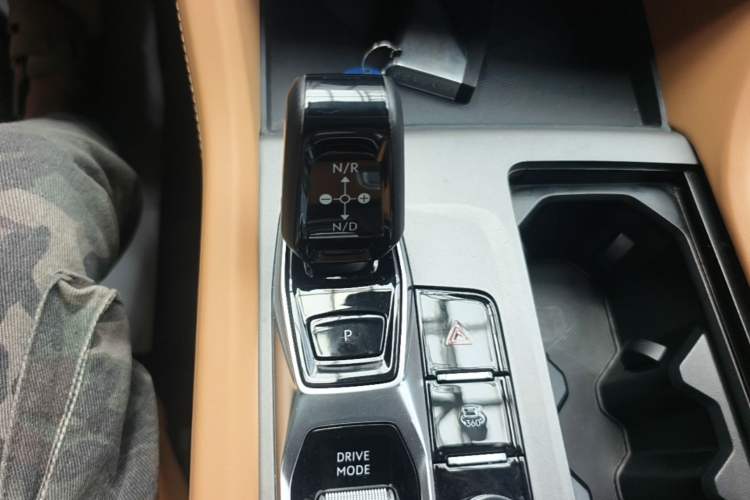 Used Lynk & Co 09 EM-P 2024 2.0TD EM-P Four-Wheel Drive ULTRA Six-Seater Gear Lever