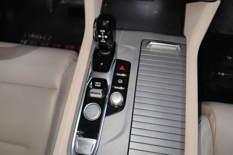 Used Lynk & Co 09 EM-P 2024 2.0TD EM-P Four-Wheel Drive ULTRA Six-Seater Gear Lever