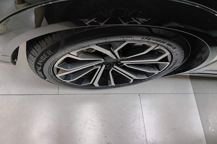 Used Lynk & Co 09 EM-P 2024 2.0TD EM-P Four-Wheel Drive ULTRA Six-Seater Left Front Wheel Hub
