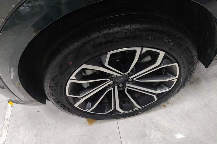 Used Lynk & Co 09 EM-P 2024 2.0TD EM-P Four-Wheel Drive ULTRA Six-Seater Left Front Wheel Hub