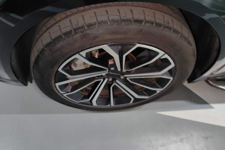Used Lynk & Co 09 EM-P 2024 2.0TD EM-P Four-Wheel Drive ULTRA Six-Seater Left Front Wheel Hub