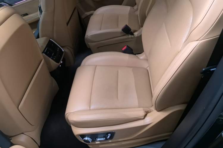 Used Lynk & Co 09 EM-P 2024 2.0TD EM-P Four-Wheel Drive ULTRA Six-Seater Left Rear Seat