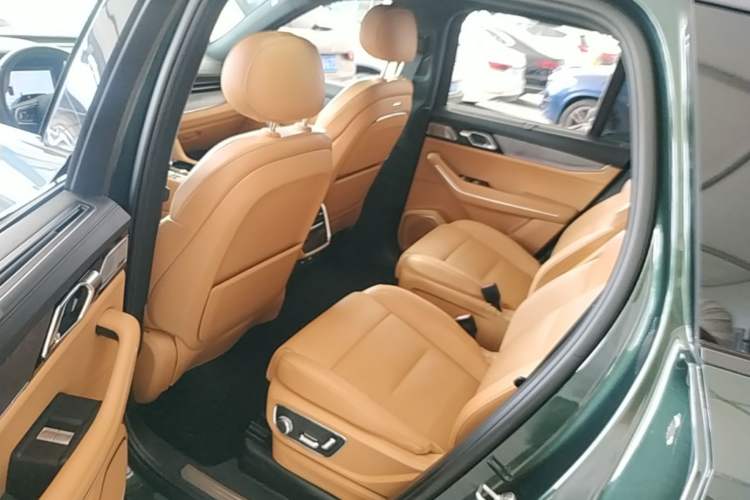 Used Lynk & Co 09 EM-P 2024 2.0TD EM-P Four-Wheel Drive ULTRA Six-Seater Left Rear Seat