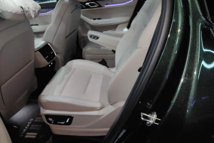 Used Lynk & Co 09 EM-P 2024 2.0TD EM-P Four-Wheel Drive ULTRA Six-Seater Left Rear Seat